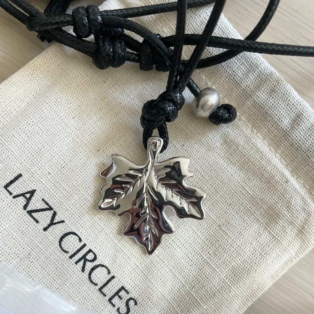 Lazy Circles Summer Adjustable Maple Leaf Pendant Necklace